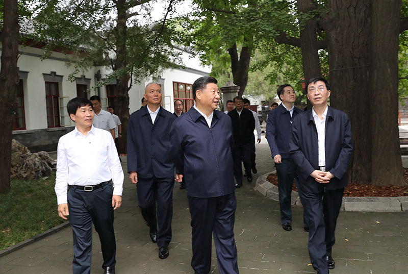 9月12日，中共中央總書記、國家主席、中央軍委主席習近平視察中共中央北京香山革命紀念地。這是習近平瞻仰雙清別墅。