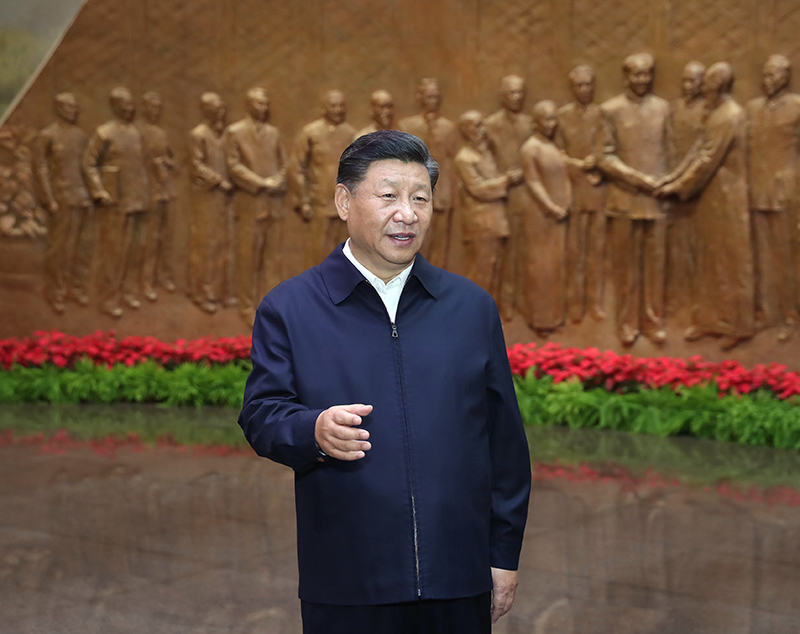 9月12日，中共中央總書記、國家主席、中央軍委主席習近平視察中共中央北京香山革命紀念地。這是習近平在香山革命紀念館參觀《為新中國奠基》主題展覽，并發(fā)表重要講話。